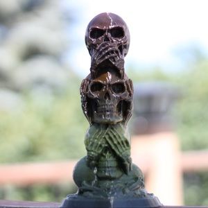 Skull statue